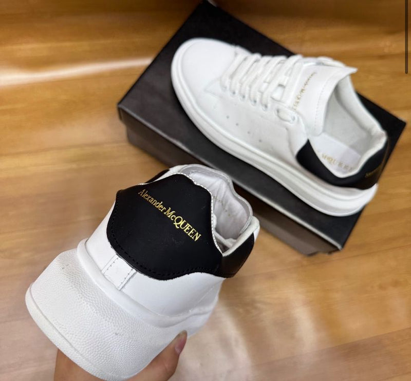 MCqueen- Branco Preto IMPORTADO