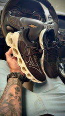 Tênis  Prophecy 14 Preto Dourado- IMPORTADO