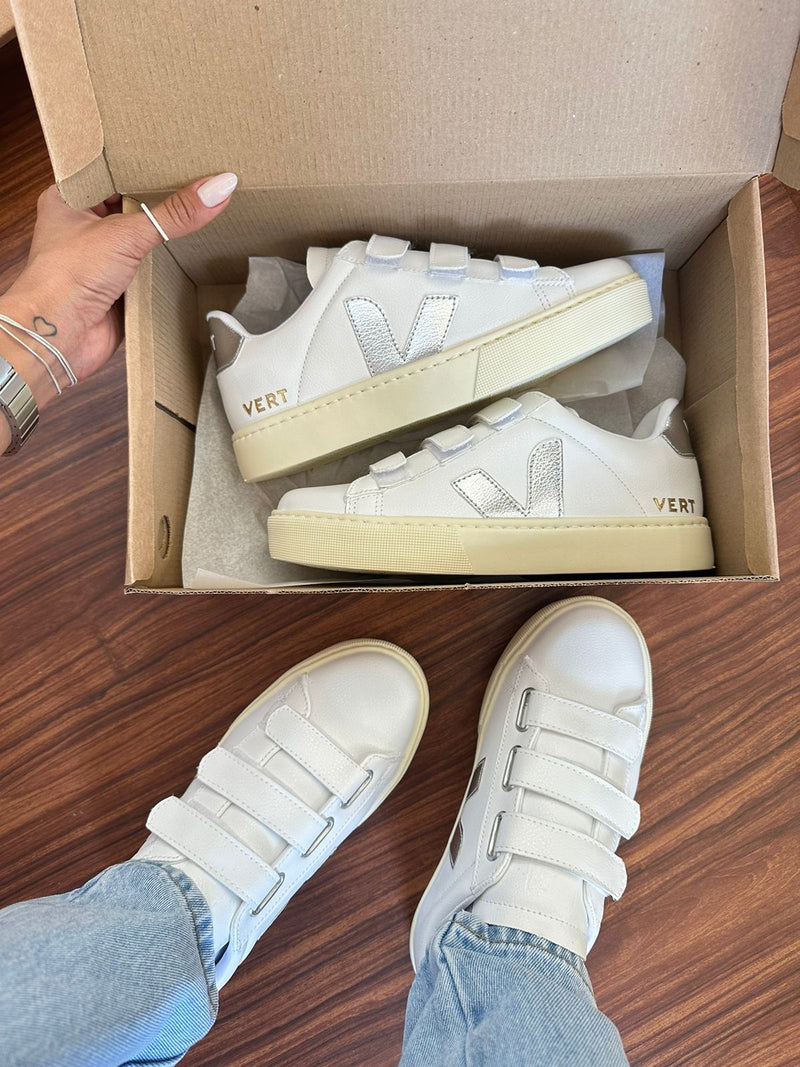 Tênis Casual Feminino  Velcro Prata-LUXO