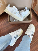 Tênis Casual Feminino  Velcro Prata-LUXO