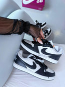 Court Borough Low Branco Preto