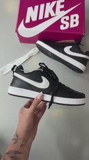 Court Borough Low Preto Branco